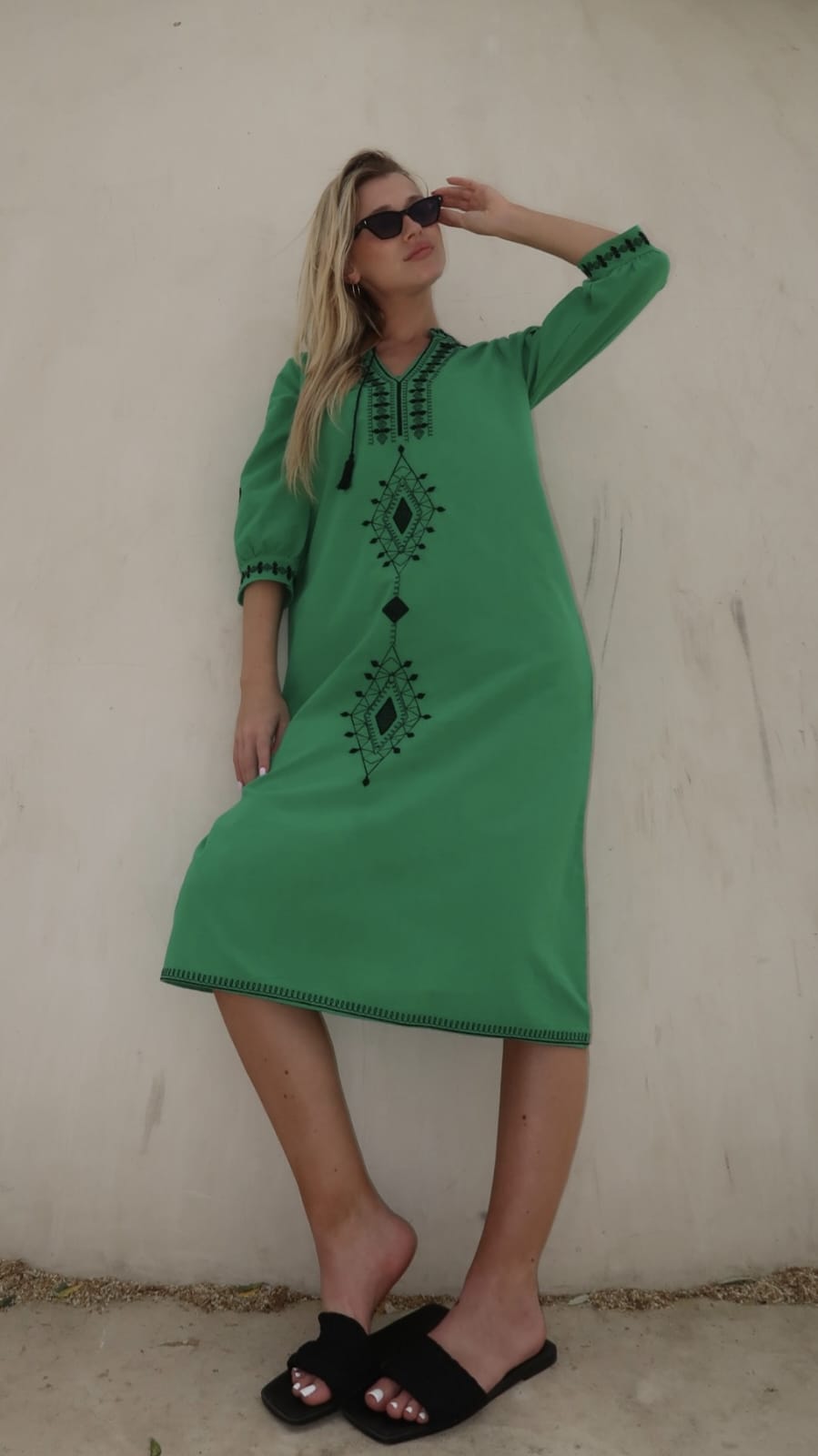 שמלת קלוש רקמות גלאם | ירוק