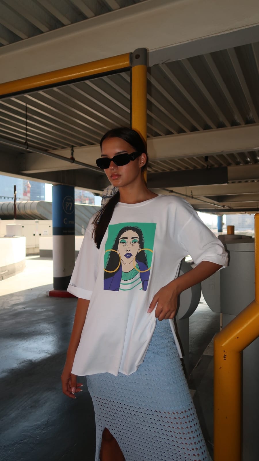 טישירט אוברסייז מונה | לבן
